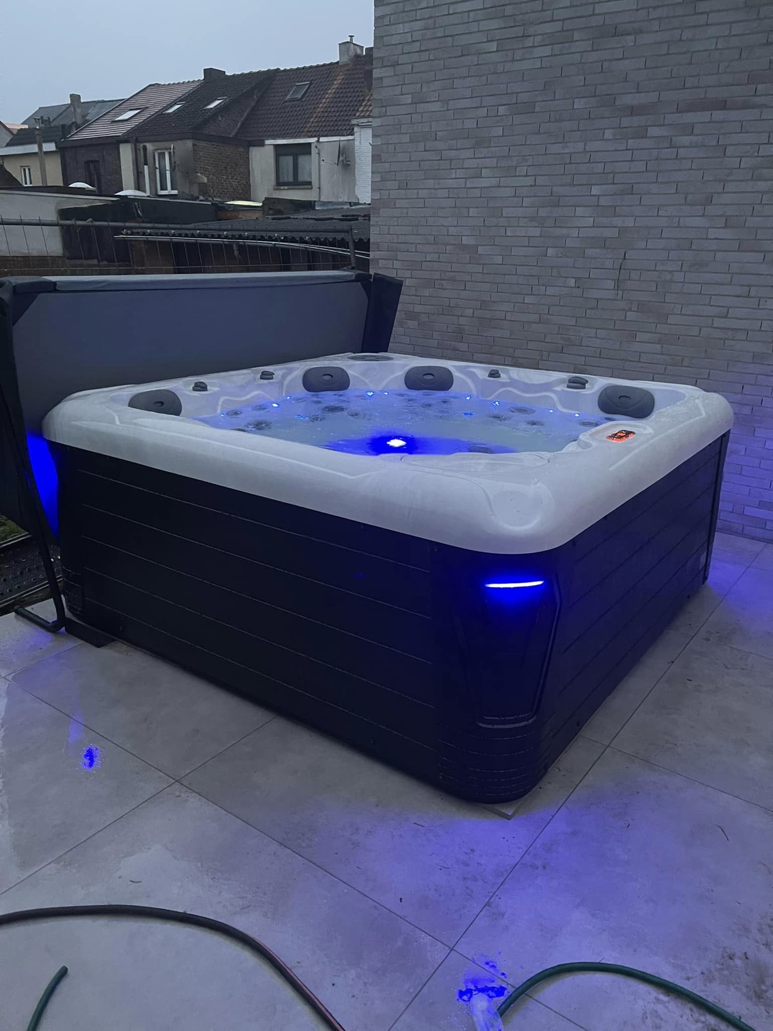 Jacuzzi met verlichting